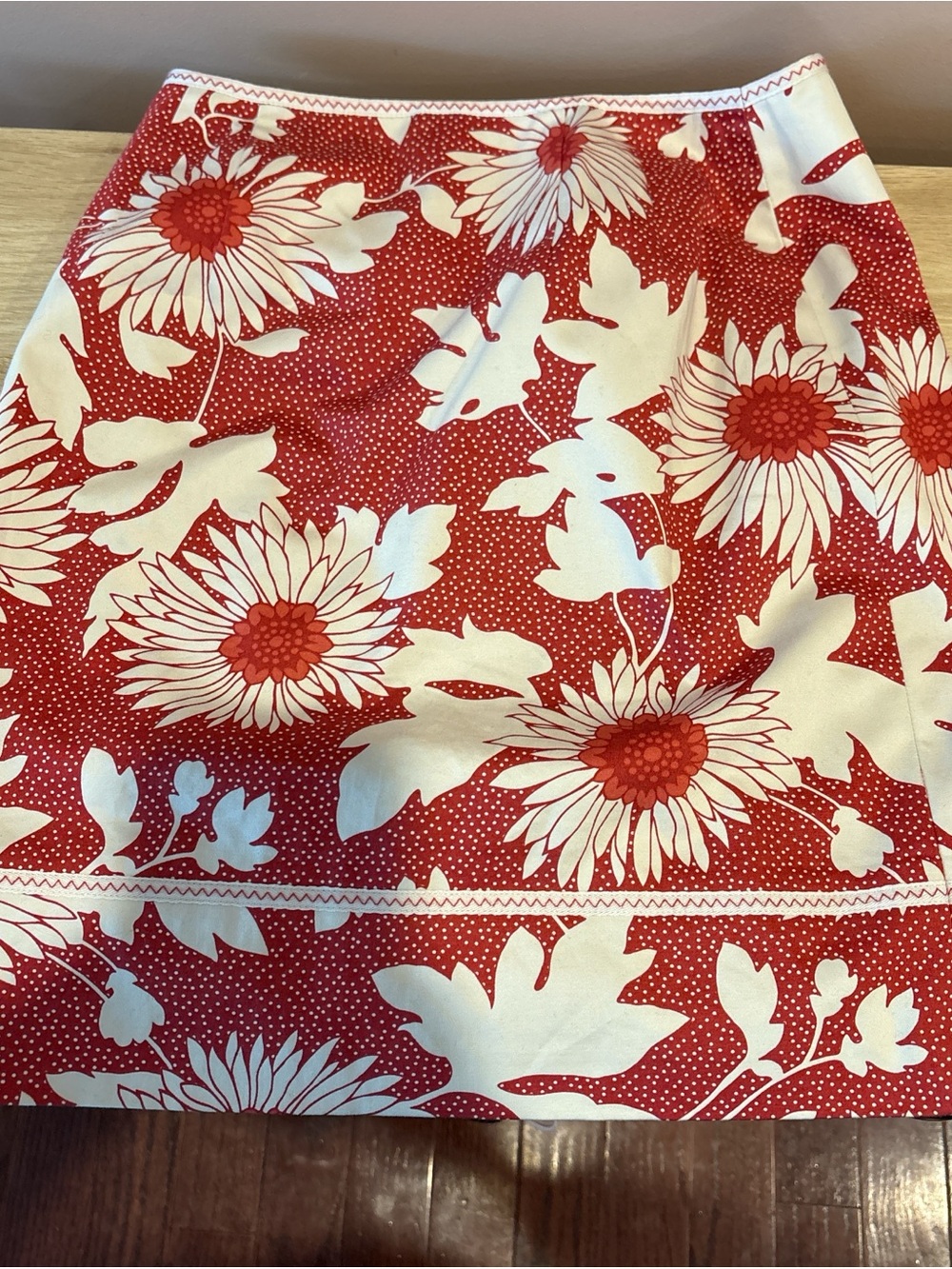 Red and White Floral Cotton skirt - Picture 3 of 3